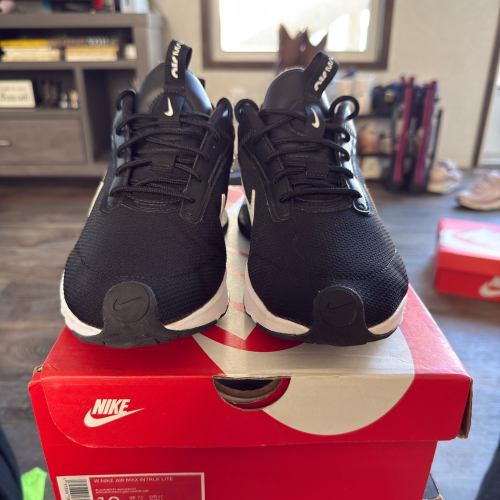 Nike Women's Air Max INTRLK Lite Size 10